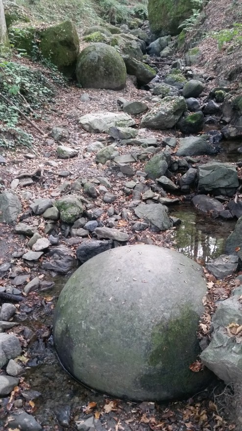 creek-with-whole-and-broken-stone-spheres-photo-by-shawn-rateau-2